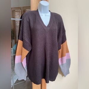 Evelyn Taylor women’s v-neck sweater. NWOT